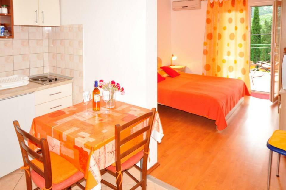 Apartments Franic Ploce (Dubrovnik-Neretva) Exterior foto